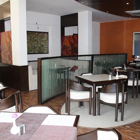 Inderlok Hotel Dehradun Luaran gambar