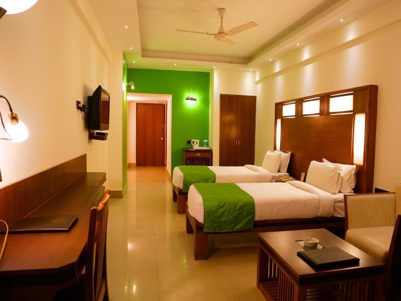 Inderlok Hotel Dehradun Luaran gambar